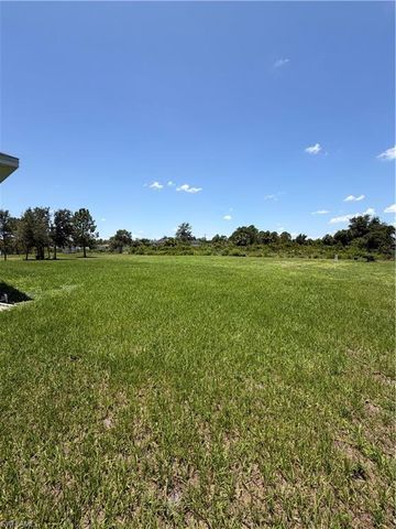 813 Highland AVE, Lehigh Acres, FL 33972