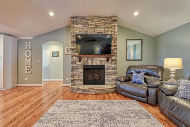 136 N Stallion Drive, Cowpens, SC 29330