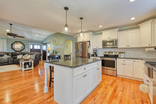 136 N Stallion Drive, Cowpens, SC 29330