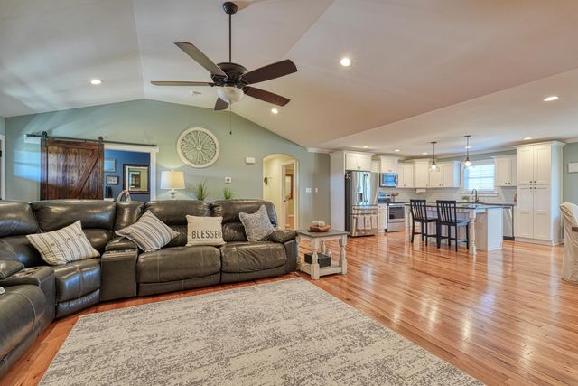 136 N Stallion Drive, Cowpens, SC 29330