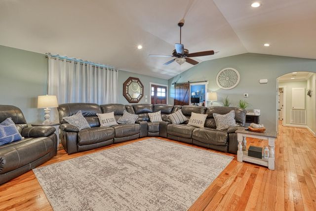 136 N Stallion Drive, Cowpens, SC 29330