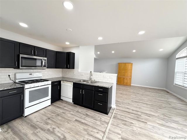 47515 Ormskirk Drive, Canton, MI 48188