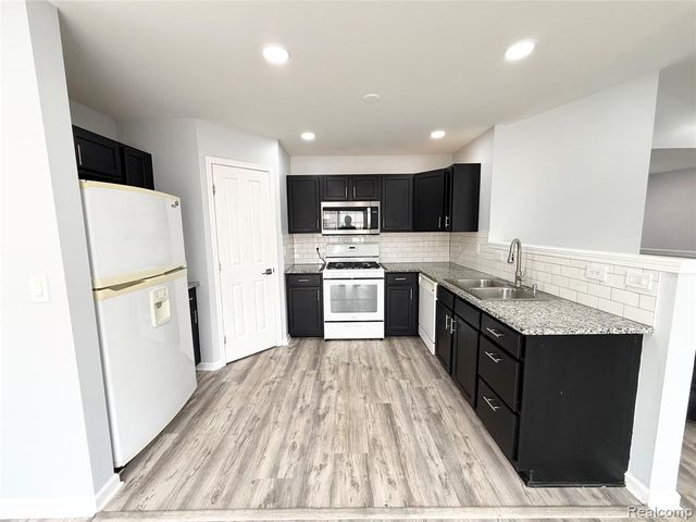47515 Ormskirk Drive, Canton, MI 48188