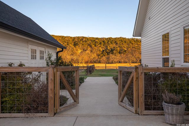 807 Wade Road, New Braunfels, TX 78132