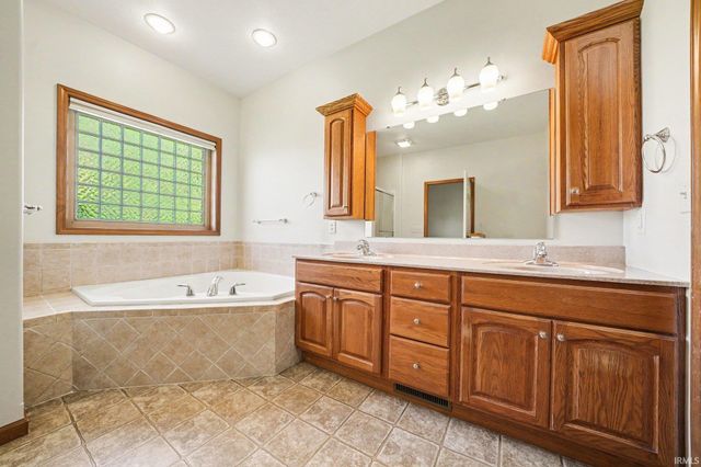 2802 E Saint Andrews Road, Winona Lake, IN 46590