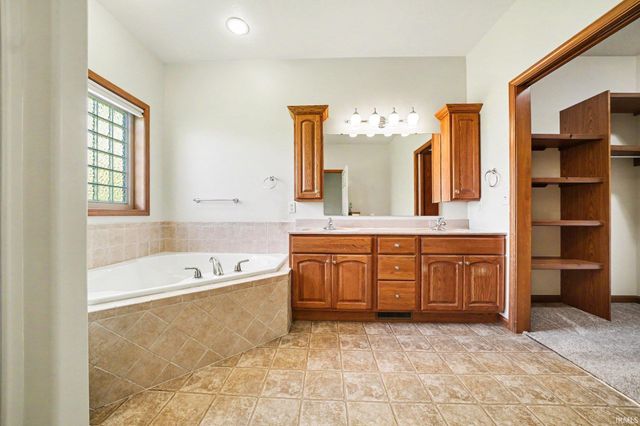 2802 E Saint Andrews Road, Winona Lake, IN 46590