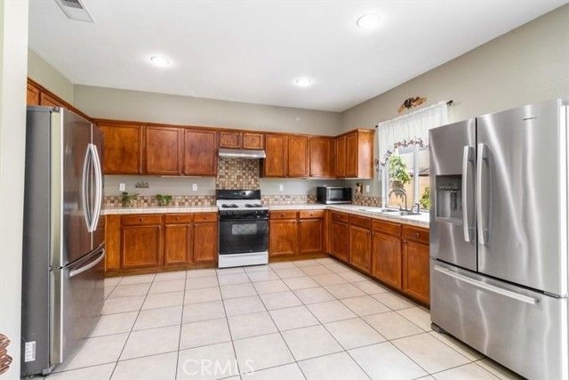 6486 Gladiola Street, Eastvale, CA 92880