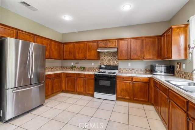 6486 Gladiola Street, Eastvale, CA 92880