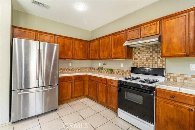 6486 Gladiola Street, Eastvale, CA 92880