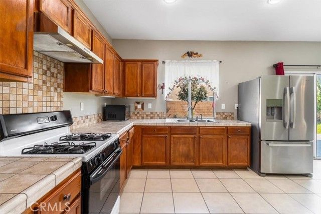 6486 Gladiola Street, Eastvale, CA 92880