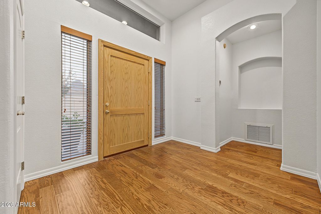 11402 N 44TH Court, Phoenix, AZ 85028 — photo 2