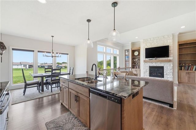 914 Churchill Circle, Raymore, MO 64083