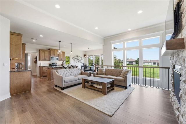 914 Churchill Circle, Raymore, MO 64083