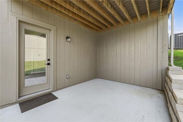 914 Churchill Circle, Raymore, MO 64083