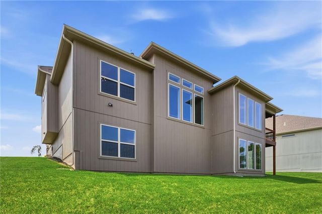 914 Churchill Circle, Raymore, MO 64083