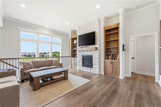 914 Churchill Circle, Raymore, MO 64083