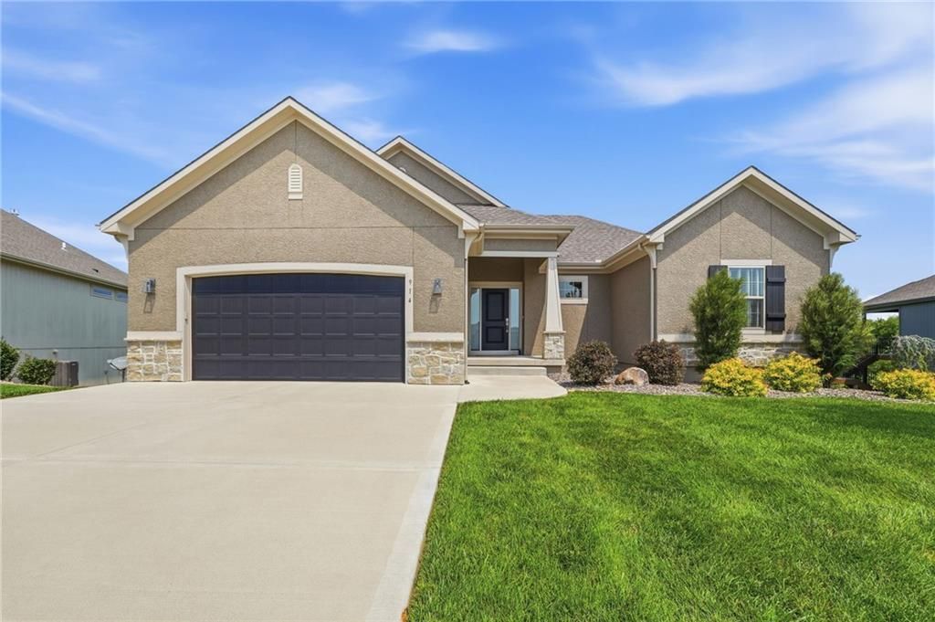 914 Churchill Circle, Raymore, MO 64083