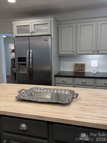 212 Estate Drive, Hendersonville, NC 28739