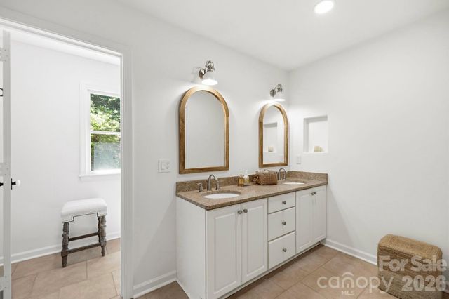 212 Estate Drive, Hendersonville, NC 28739