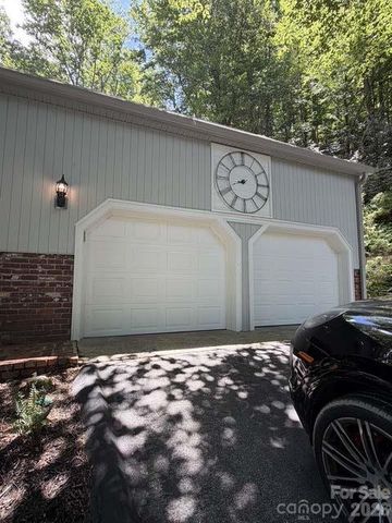 212 Estate Drive, Hendersonville, NC 28739