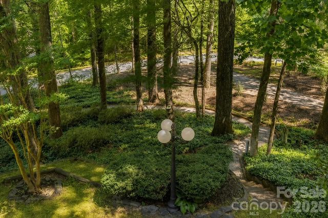 212 Estate Drive, Hendersonville, NC 28739