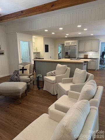 212 Estate Drive, Hendersonville, NC 28739