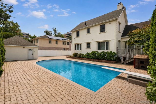 160-31 9th Avenue, Whitestone, NY 11357