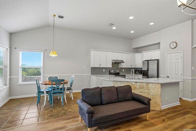 8214 Sabinoso Dr, Helotes, TX 78023
