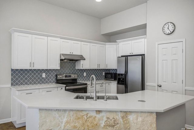 8214 Sabinoso Dr, Helotes, TX 78023