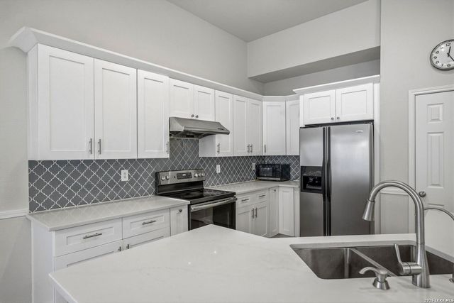 8214 Sabinoso Dr, Helotes, TX 78023