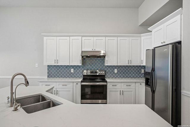 8214 Sabinoso Dr, Helotes, TX 78023