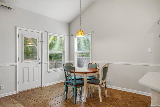 8214 Sabinoso Dr, Helotes, TX 78023