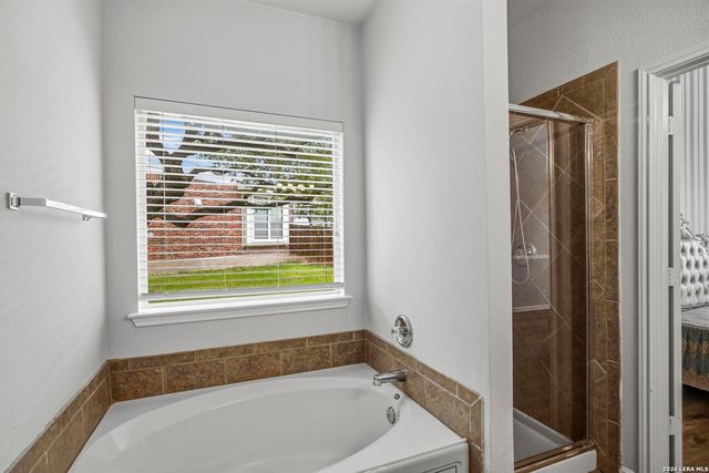 8214 Sabinoso Dr, Helotes, TX 78023