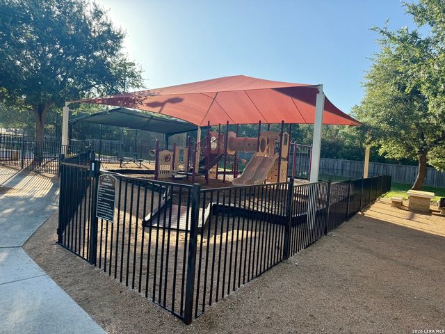 8214 Sabinoso Dr, Helotes, TX 78023