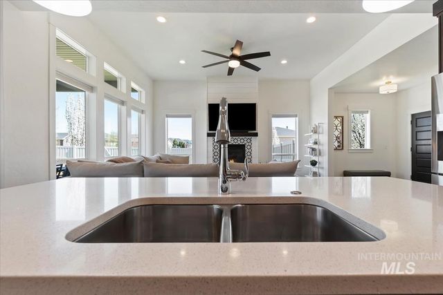 11592 W Shortcreek, Star, ID 83669