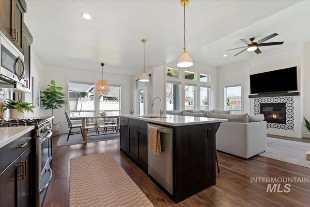 11592 W Shortcreek, Star, ID 83669