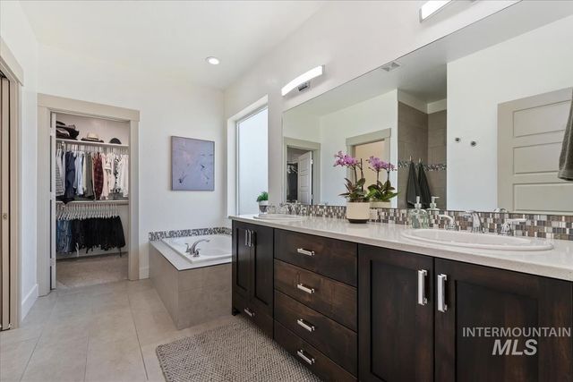 11592 W Shortcreek, Star, ID 83669