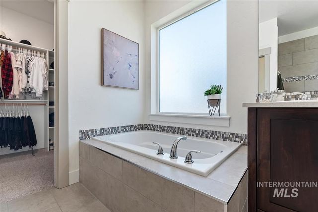 11592 W Shortcreek, Star, ID 83669