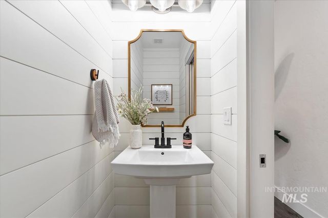 11592 W Shortcreek, Star, ID 83669