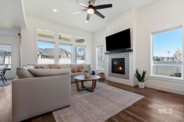 11592 W Shortcreek, Star, ID 83669