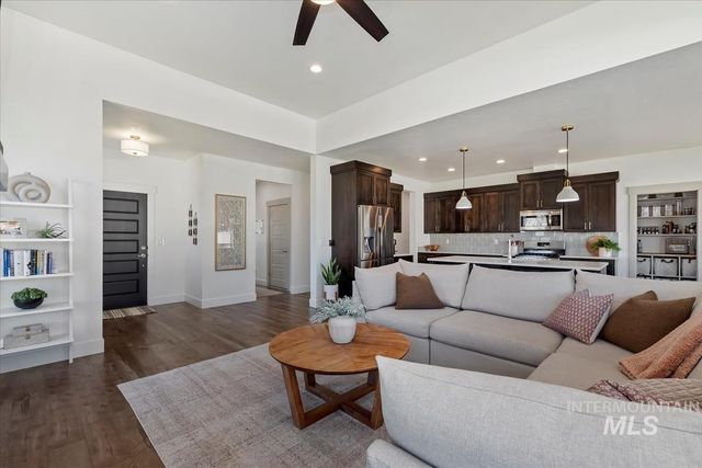 11592 W Shortcreek, Star, ID 83669