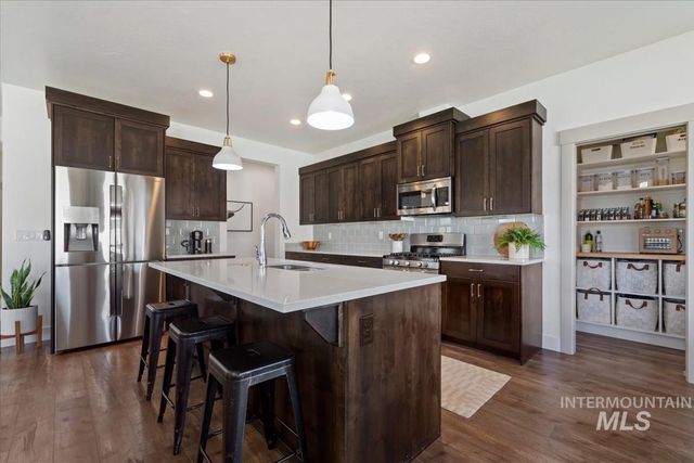 11592 W Shortcreek, Star, ID 83669