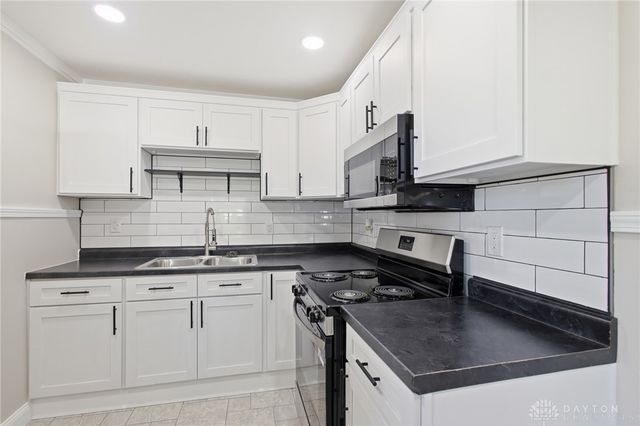412 Cape Cod Drive, Springfield, OH 45505