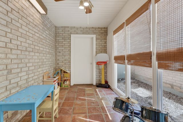 5822 Northgap, Windcrest, TX 78239
