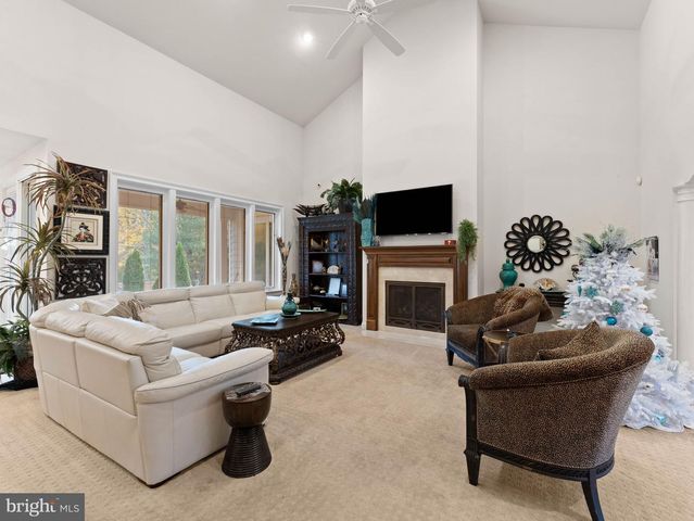 6 TWIN OAKS CT, Sewell, NJ 08080