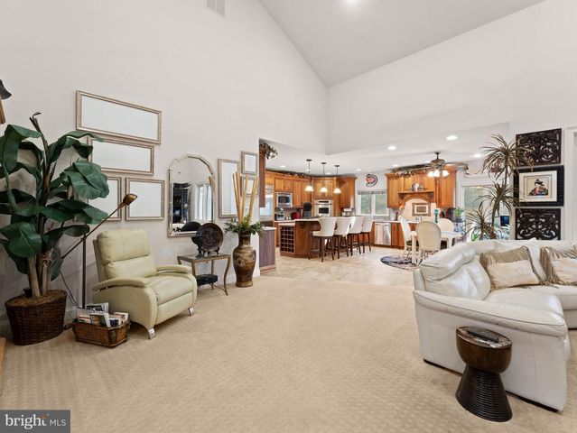 6 TWIN OAKS CT, Sewell, NJ 08080