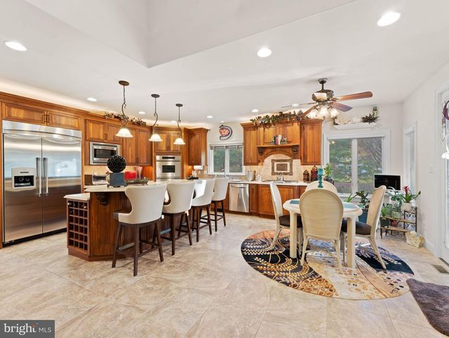 6 TWIN OAKS CT, Sewell, NJ 08080