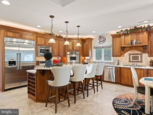 6 TWIN OAKS CT, Sewell, NJ 08080