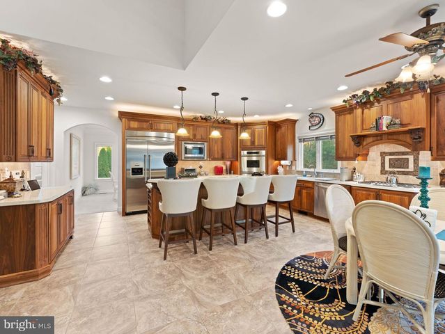 6 TWIN OAKS CT, Sewell, NJ 08080