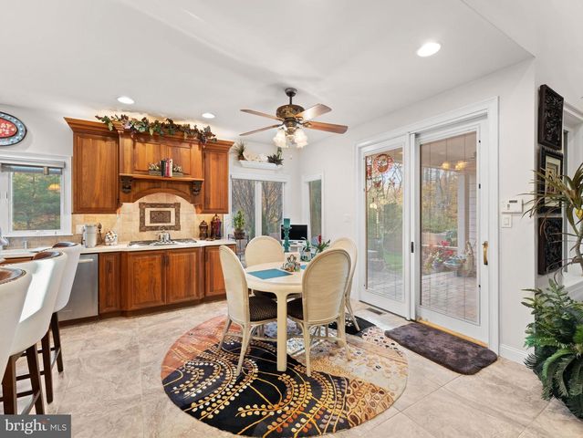 6 TWIN OAKS CT, Sewell, NJ 08080